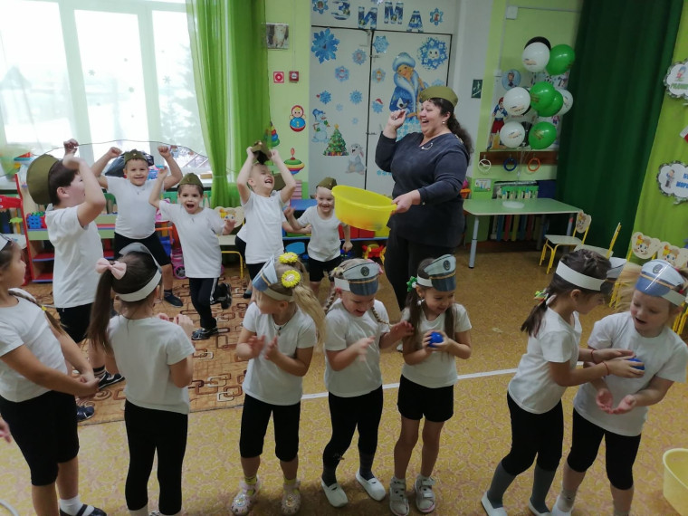 Праздничные мероприятия в честь Дня защитника Отечества прошли в школах и детских садах района.